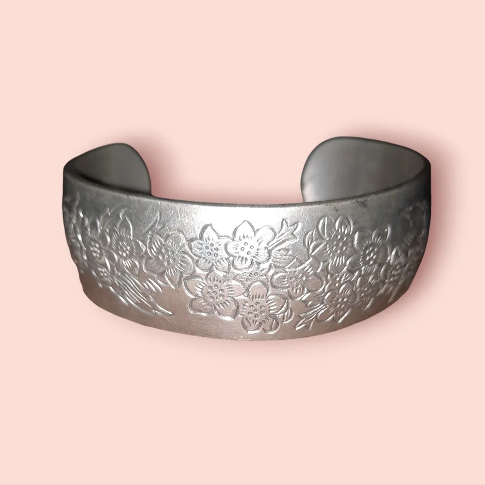 Kirk stieff pewter larkspur cuff engraved floral bracelet Signed Vintage